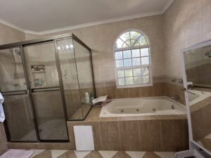 Master bathroom tub, house for rent in Costa Bay, Panama City, Panama